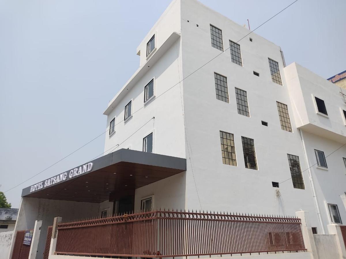 Hotel Satsang Grand 瓦拉纳西 外观 照片