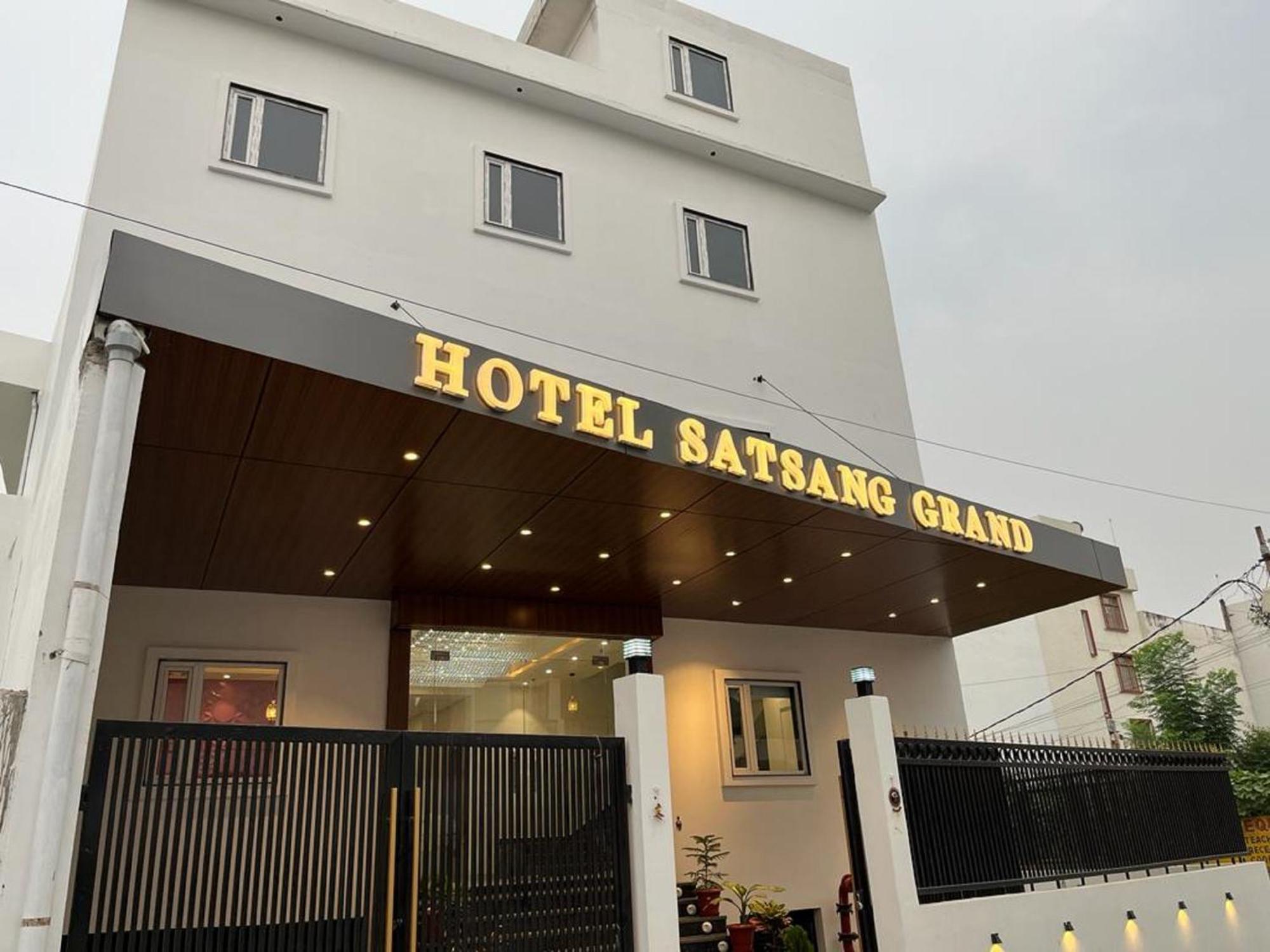 Hotel Satsang Grand 瓦拉纳西 外观 照片
