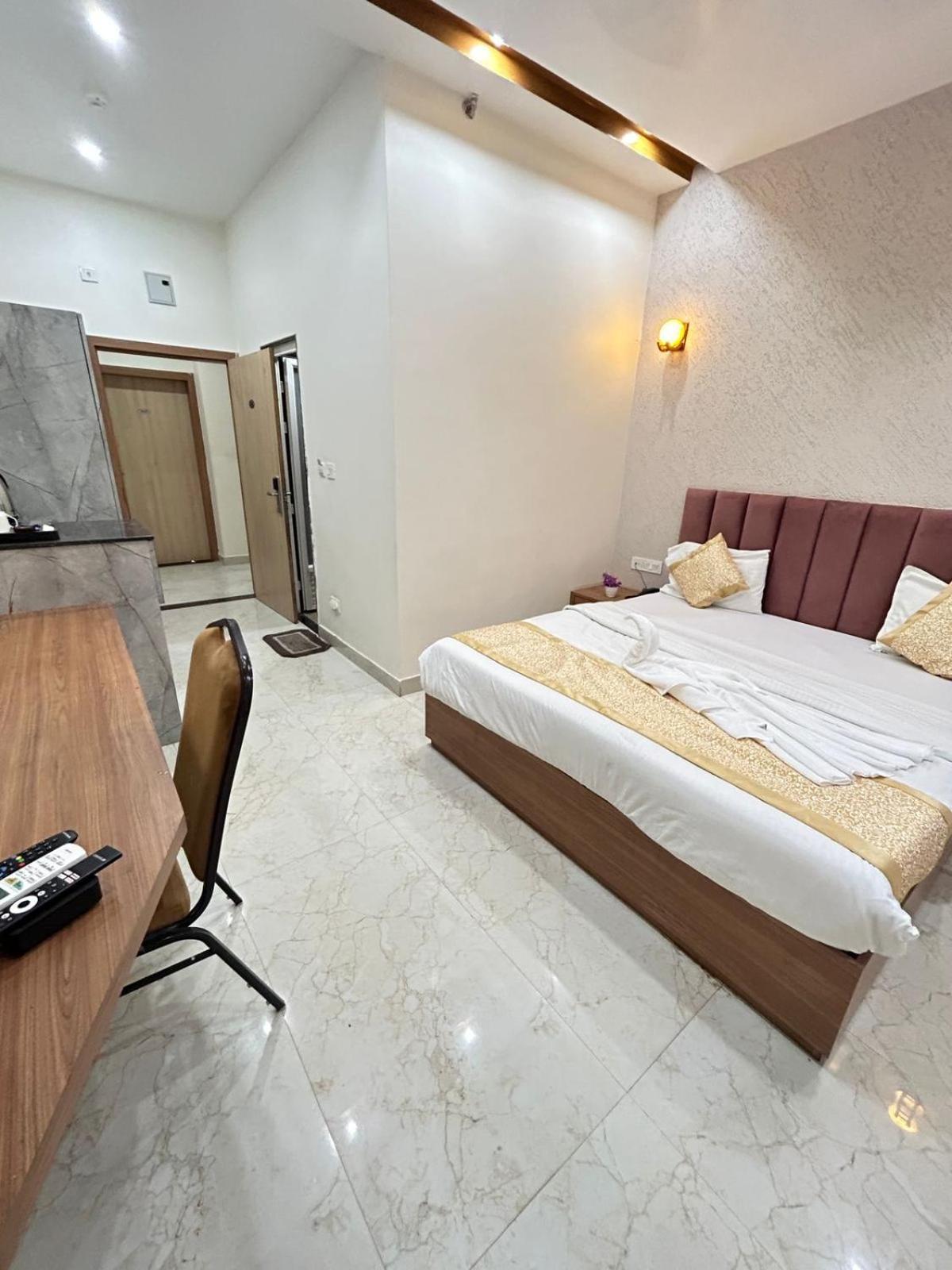Hotel Satsang Grand 瓦拉纳西 外观 照片