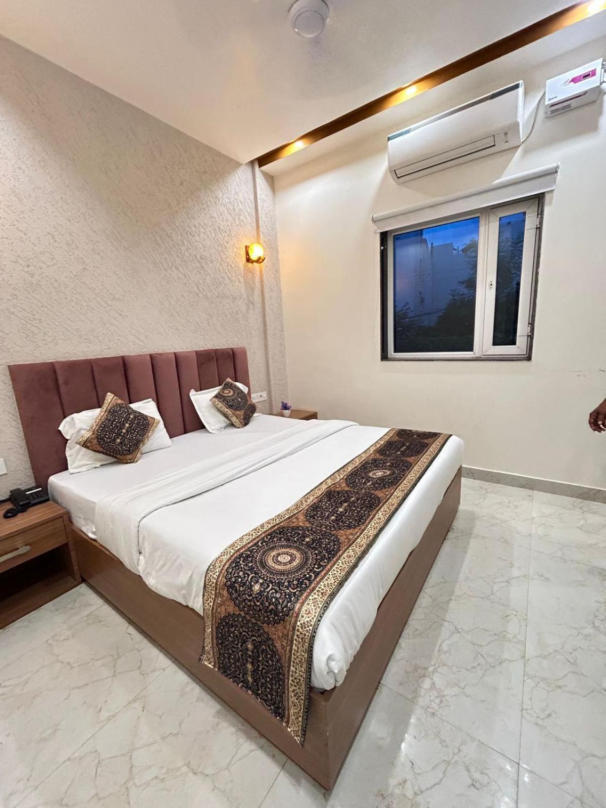 Hotel Satsang Grand 瓦拉纳西 外观 照片